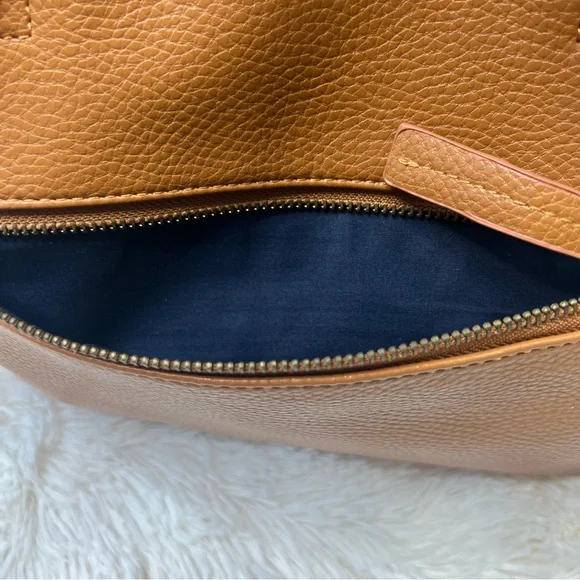 G.H. Bass & Co caramel vegan leather tote bag with navy blue crossbody strap - Picture 8 of 16